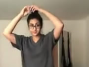 眼鏡印度少女身材姣好脫衣裸身抬腿自慰